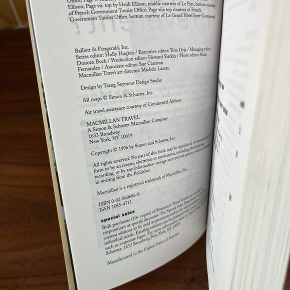 Frommers Irreverent Guides Paris Macmillan Travel 1996 First Edition - Picture 5 of 9